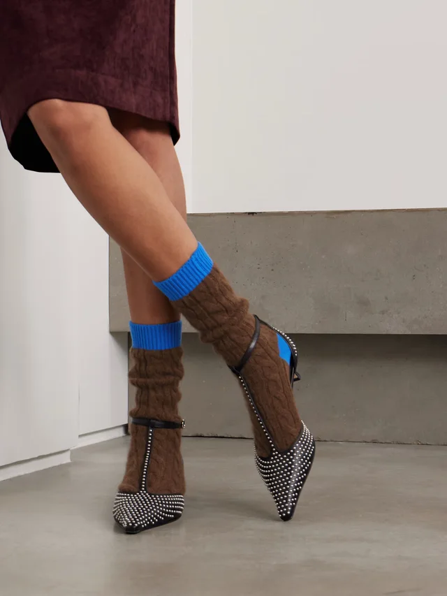 GUEST IN RESIDENCE Two-tone cable-knit cashmere socks in Brown, photo 2 of 2 from NET-A-PORTER (Canada)