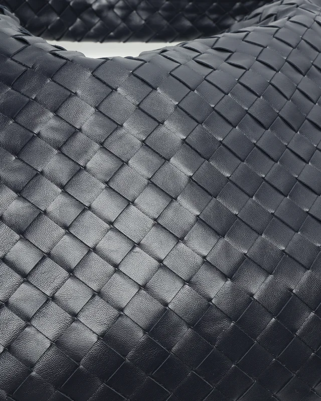 Bottega Veneta Large Hop Intrecciato Tote Bag in Woven leather from A Retro Tale, photo 7 of 8