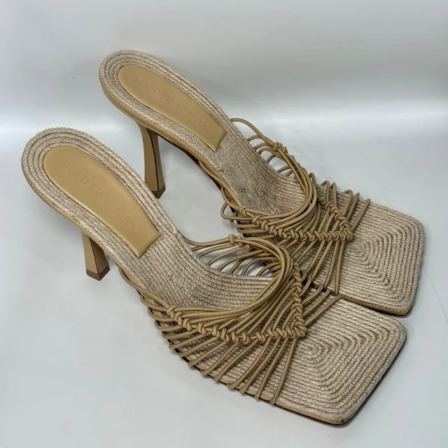 Bottega Veneta Cindy Leather Sandals Sz 39 in Leather from Revivre Luxury Consignment