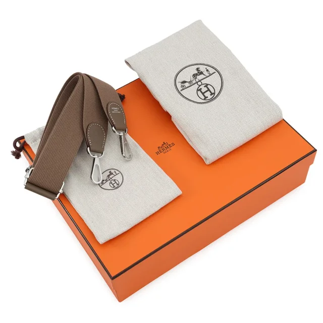 Hermès Evelyne3 Etoupe Taurillon Clemence Size 23 in Taupe Clemence leather from GALLERY RARE, photo 9 of 9