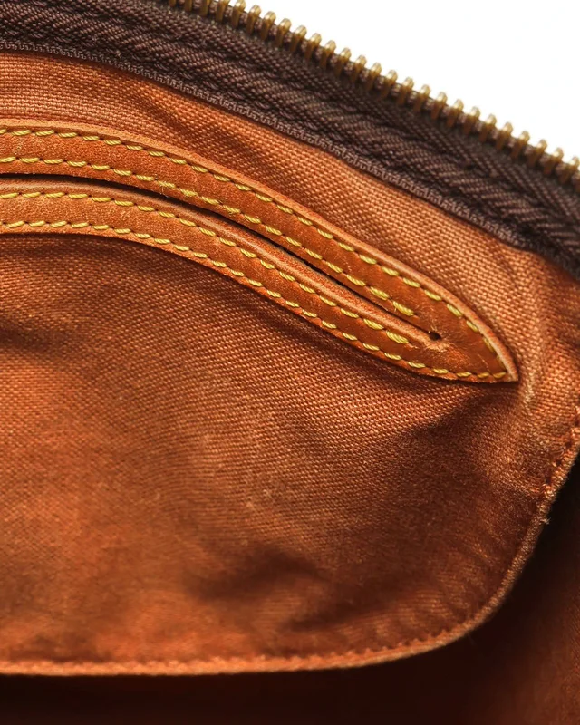 Louis Vuitton Monogram Speedy 40 Bag in Coated canvas from A Retro Tale, photo 13 of 17