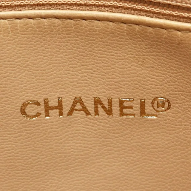 Chanel Chain Tote Bag in Leather from A Retro Tale, photo 8 of 10