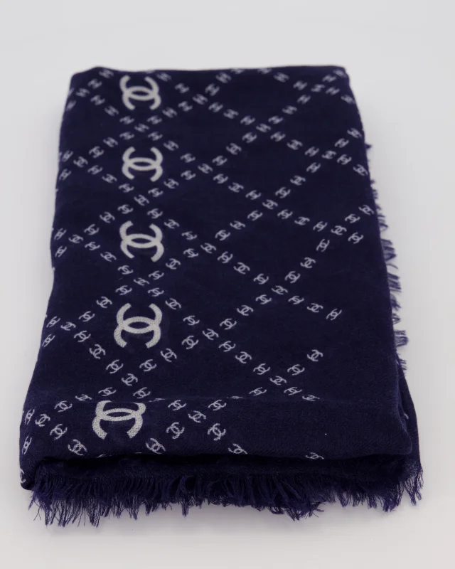 Chanel Navy and White Eye Mask, Shawl and Pouch Silk Travel Sleep Set in White Silk from Sellier, photo 2 of 3