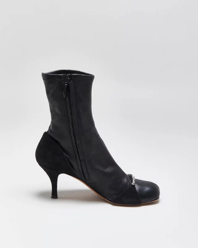 Fall2022 Valentino Garavani Women's Crystal-Embellished Stretch Leather & Suede Mid Heel … UK4 in Suede from Rokit Vintage, photo 2 of 2
