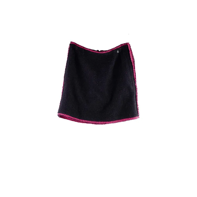 Chanel Skirt 22k Black & Pink size 40 in Black Tweed from The Purse Affair