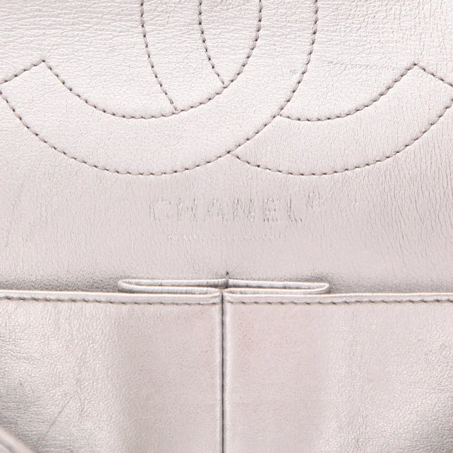 handbag Chanel 2.55 in Silver Leather from Collector Square, photo 3 of 4