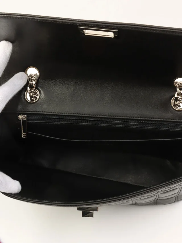 Chanel Around 2000 produced Chocolate Bar 2.55 CC Mark Chain Bag Black from VINTAGE QOO TOKYO, photo 5 of 17