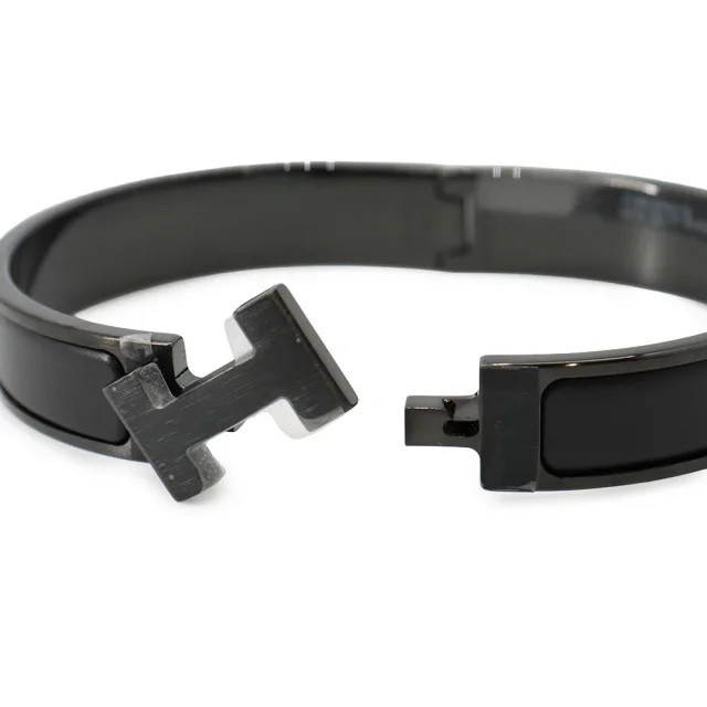 Hermès ClicHH Bangle Size PM Black/Noir・Matt Metal in Black from GALLERY RARE, photo 5 of 8