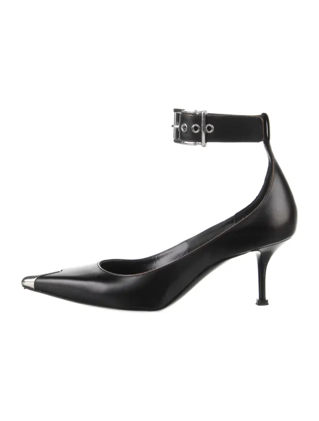 Alexander McQueen Leather Pumps in black Leather from The RealReal