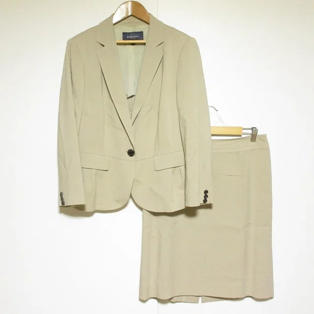 Burberry London Suit Set from LuxUness