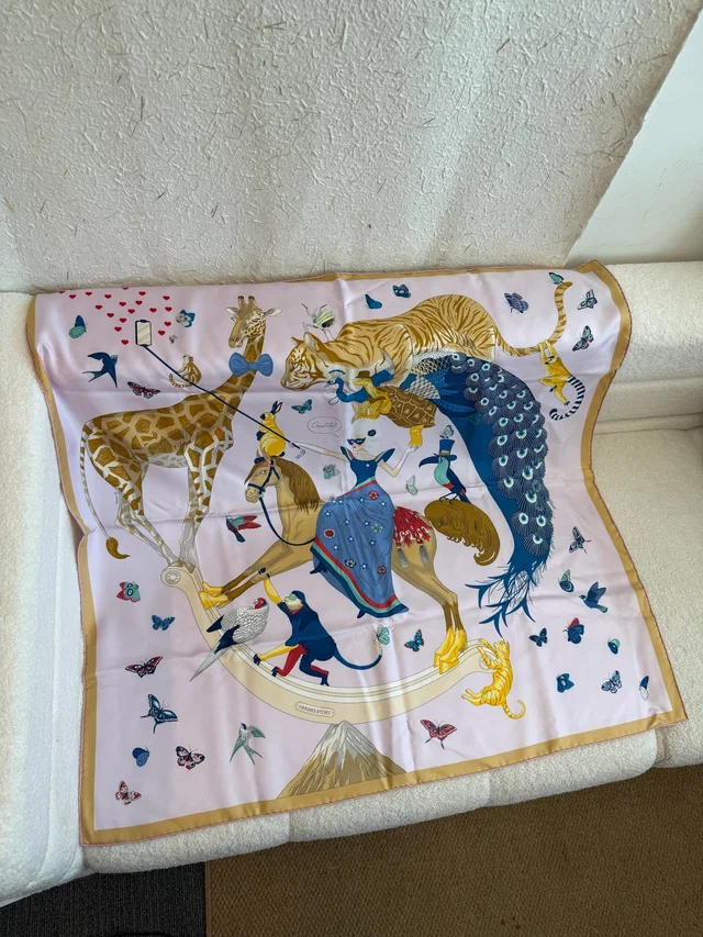 Hermès Animal Motif Silk Scarf 90 in Silk from Luxury Promise