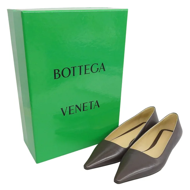 Bottega Veneta Leather Pumps in Leather from LuxUness, photo 2 of 2