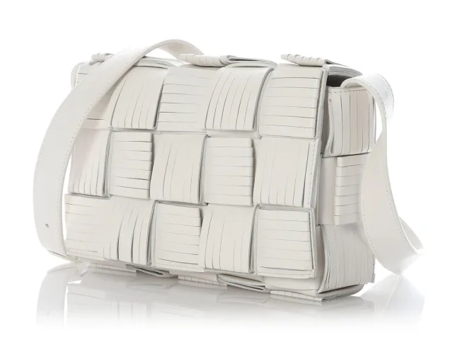 Bottega Veneta Maxi White Fringed Intrecciato Nappa Cassette Bag in White Nappa leather from Ann's Fabulous Finds, photo 3 of 9