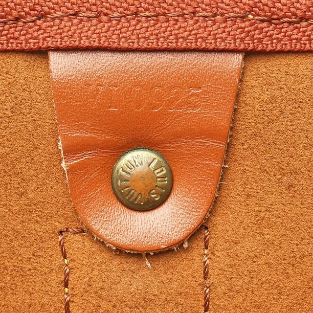 Louis Vuitton Epi Keepall 50 Weekend Bag in Leather from A Retro Tale, photo 6 of 9