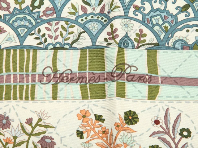 Hermès Pique Fleuri de Provence Silk Scarf 90cm in Silk from Ann's Fabulous Finds, photo 2 of 6
