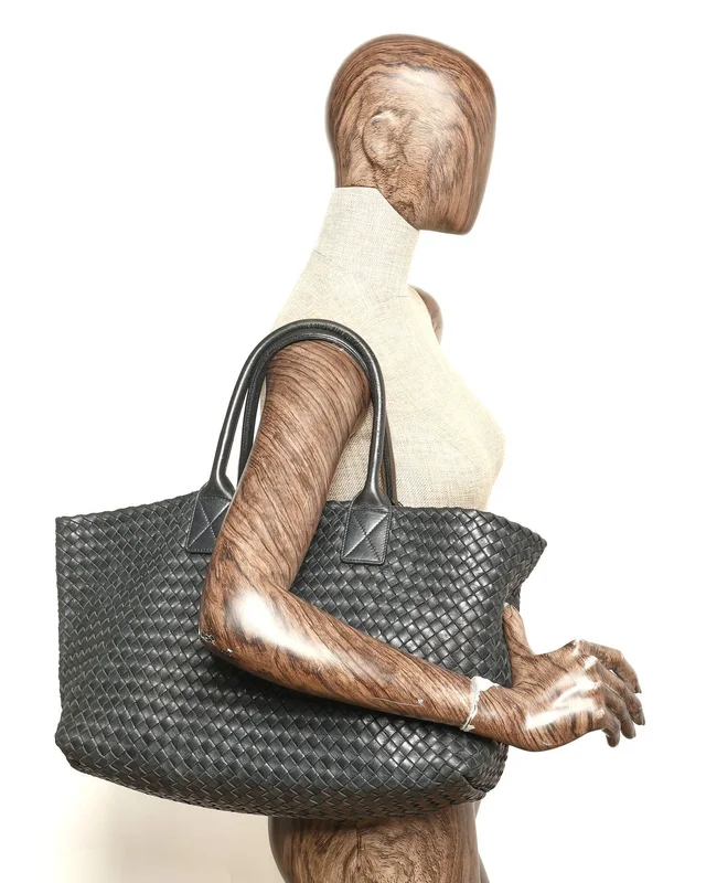 Bottega Veneta Intrecciato Cabat MM Tote Bag in Woven leather from A Retro Tale, photo 8 of 8