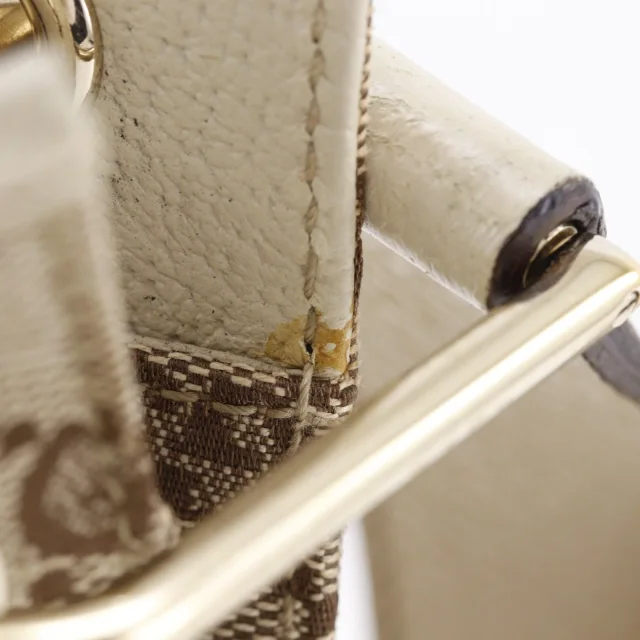 Gucci GG Canvas Shoulder Bag in Beige Canvas from LuxUness, photo 8 of 18