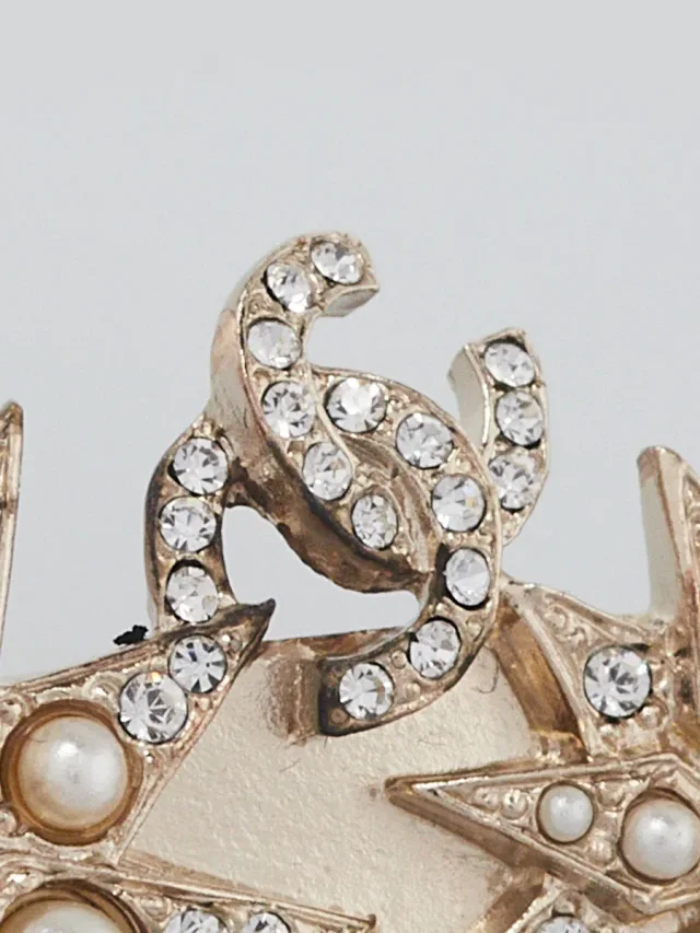 Chanel Faux Pearl and Crystal Barette from Yoogis, photo 6 of 11