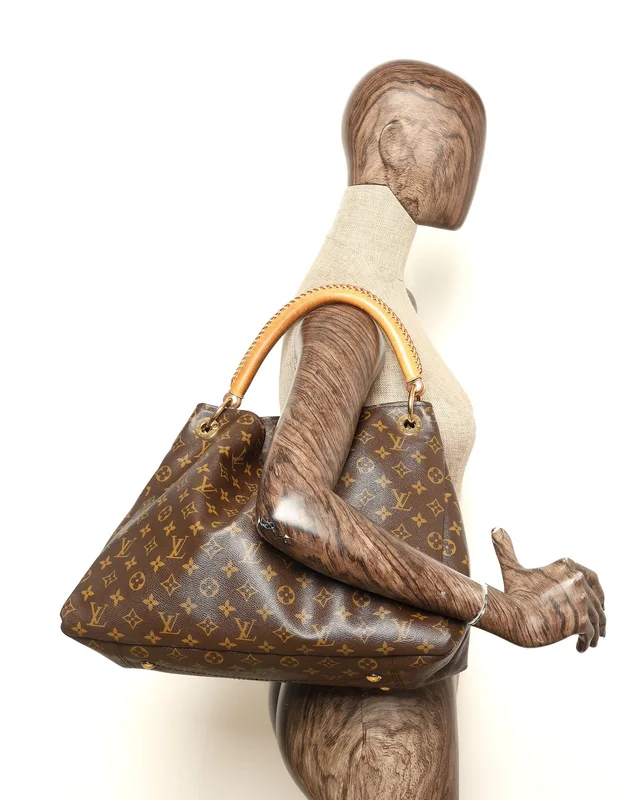Louis Vuitton Monogram Artsy MM Shoulder Bag in Coated canvas from A Retro Tale, photo 10 of 10