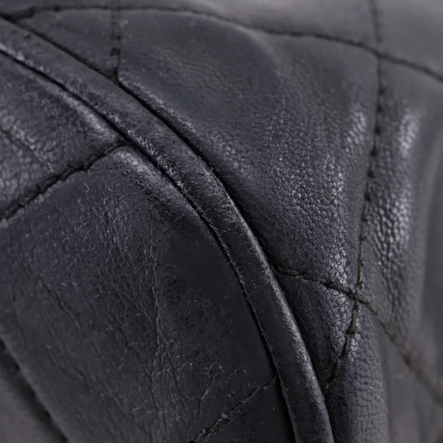 Chanel Matelasse Lambskin Shoulder Bag in Black Lambskin from LuxUness, photo 4 of 20