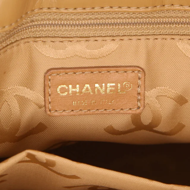 Chanel handbag in beige leather in Beige Leather from Collector Square, photo 3 of 4