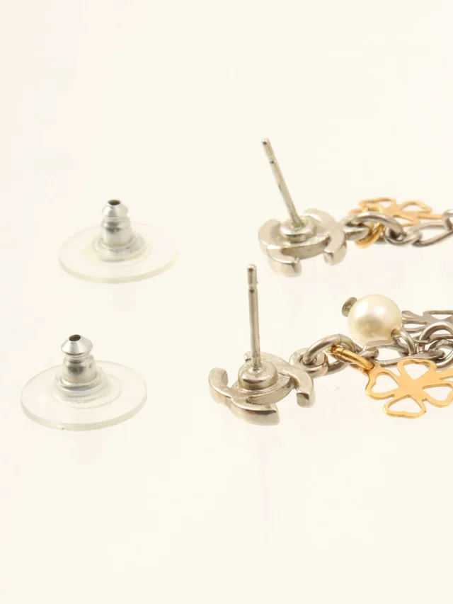 Chanel 2008 CC Mark Heart Clover Motif Swing Earrings Silver/Gold in Gold from VINTAGE QOO TOKYO, photo 3 of 3