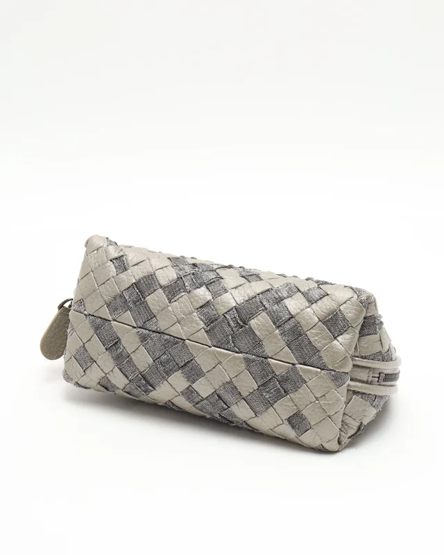 Bottega Veneta Intrecciato Leather Toiletry Pouch in Woven leather from A Retro Tale, photo 4 of 6