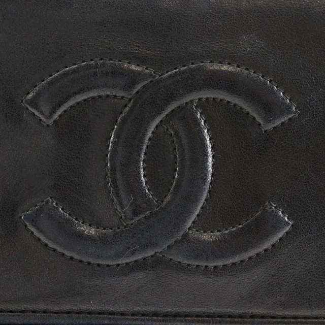 Chanel Matelasse Lambskin Shoulder Bag in Black Lambskin from LuxUness, photo 17 of 20