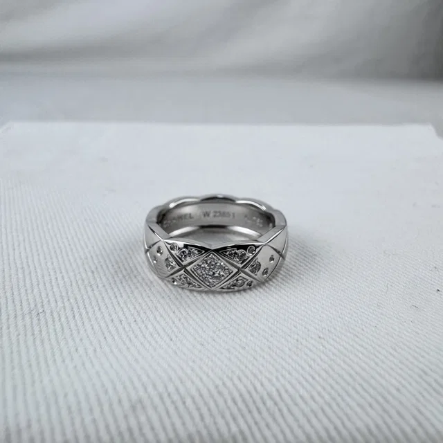 Chanel Coco Crush Ring in 18K white gold, Diamonds from Reowned