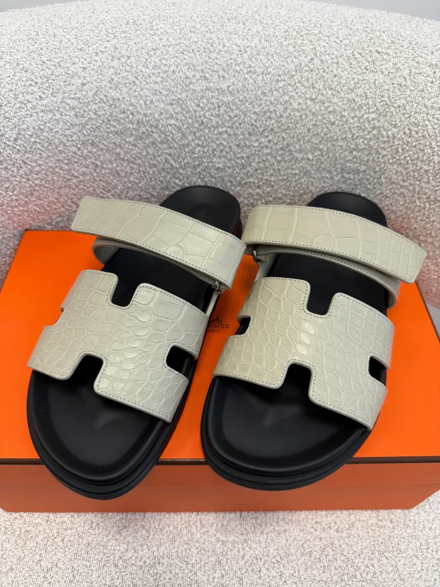 HK LOCATED*HERMÈS CHYPRE SANDAL Beton- Size 41.5 in Crocodile from Luxury Promise