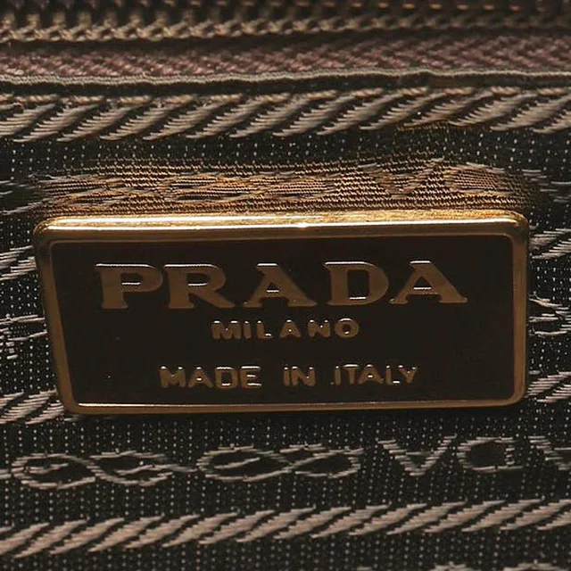 Prada Leather Kisslock Bag in Leather from A Retro Tale, photo 10 of 12