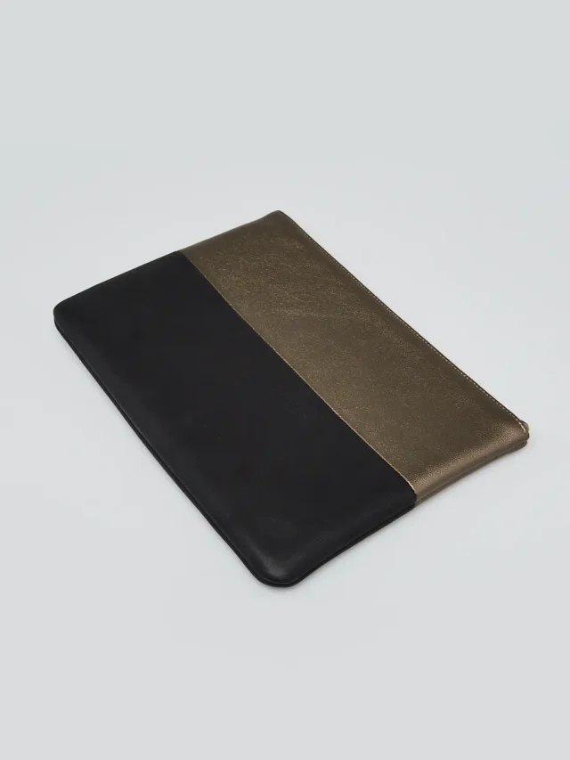 Chanel Bi-Color Bronze/Black Leather Medium O Zip Case in Black Leather from Yoogis, photo 2 of 8