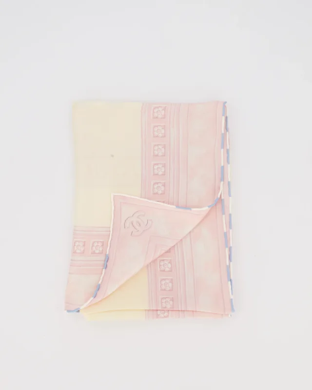 Chanel White and Pink Shawl with CC Logo Detail in White Silk from Sellier, photo 3 of 4