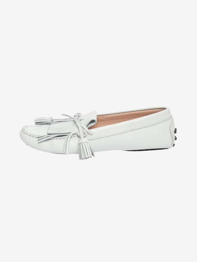 Tod's White tassle Gommino loafers - size EU 38.5 (UK 5. ) in White Leather from Sign of the Times