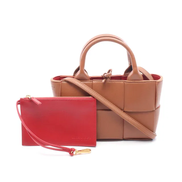 Bottega Veneta Arco Leather 2way Tote Bag in Leather from LuxUness