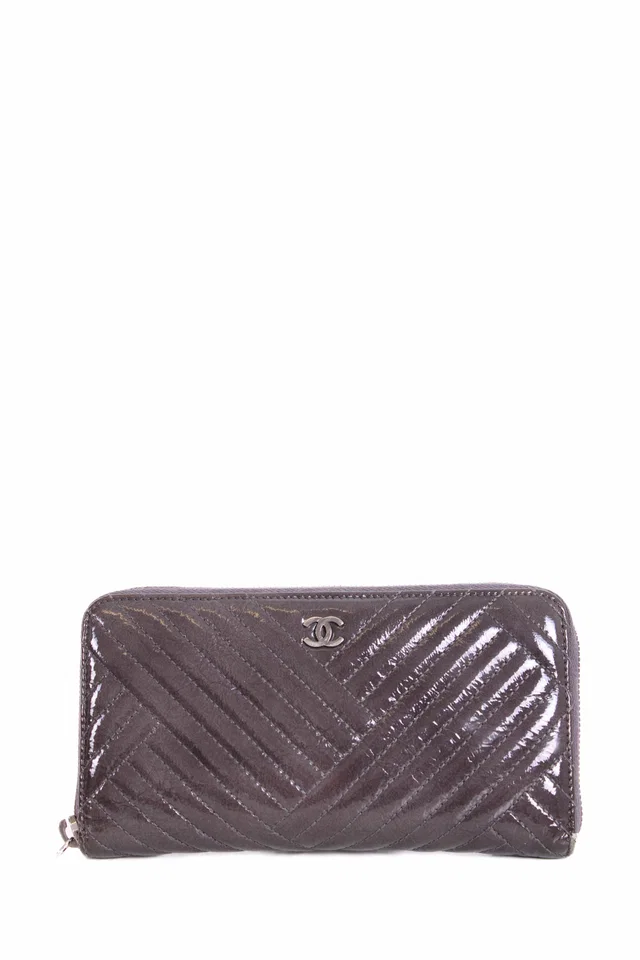 Chanel Patent Leather Quilted Purse Grey N in Grey Patent leather from Luxury Promise