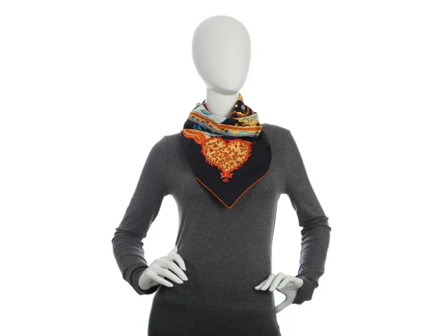 Hermès De Tout Coeur Silk Scarf 90cm in Silk from Ann's Fabulous Finds, photo 5 of 6