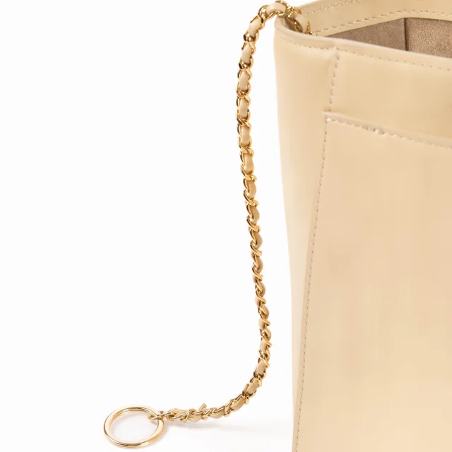 Chanel 26S Beige Leather Cerf Executive Small Tote Bag in Beige Leather from Labellov, photo 8 of 10