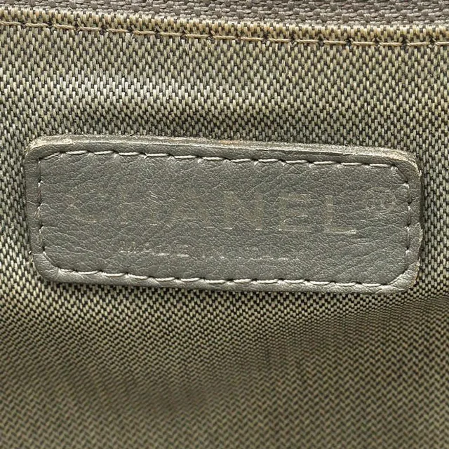 Chanel Large Vertical Quilted Mademoiselle Tote Bag in Leather from A Retro Tale, photo 6 of 8