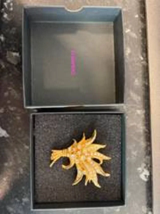 Swarovski vintage brooch in Gold metal from Oxfam Online Shop