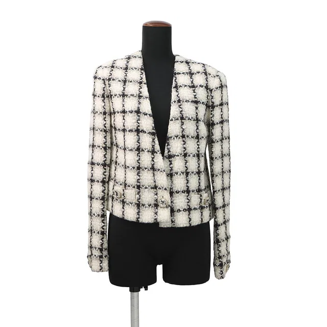 Chanel Tweed 2-Pocket Collarless Jacket Short Size 38 Ivory/Black/GrayP62411V47773 Wool38% … Alpaca2 in Black Tweed from GALLERY RARE