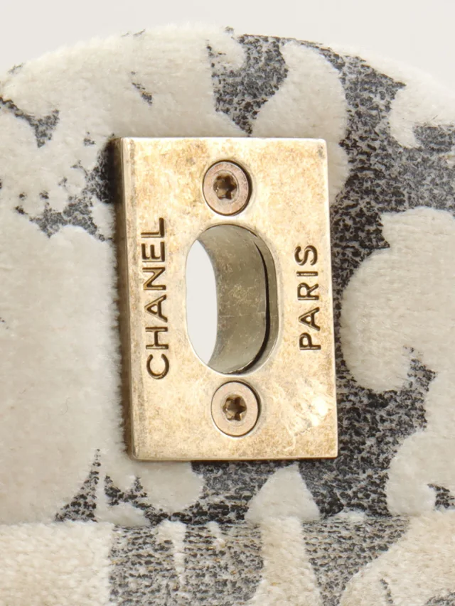 Chanel Circa 2009 Velour Flower Pattern Classic Flap Chain Bag 25cm in Velvet from VINTAGE QOO TOKYO, photo 7 of 20