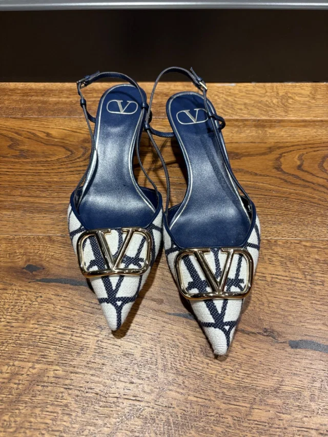 Valentino Garavani V logo Navy Blue and White Fabric and Leather Heeled Shoes in White Leather from HEWI