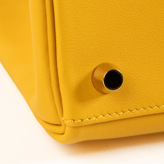 Hermès Kelly 25 Jaune Ambre Swift GHW in Yellow Swift leather from Labellov, photo 7 of 15