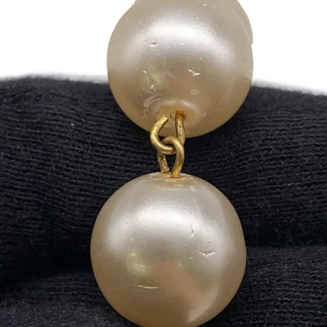 Chanel Faux Pearl Choker Pearl White/Gold Faux Pearl Metal in White from GALLERY RARE, photo 11 of 14