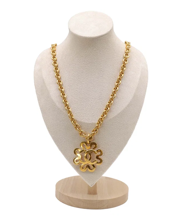 Chanel 24k Gold 1995 Floral CC Pendant Belt / Necklace in Gold Leather from Luxury Promise