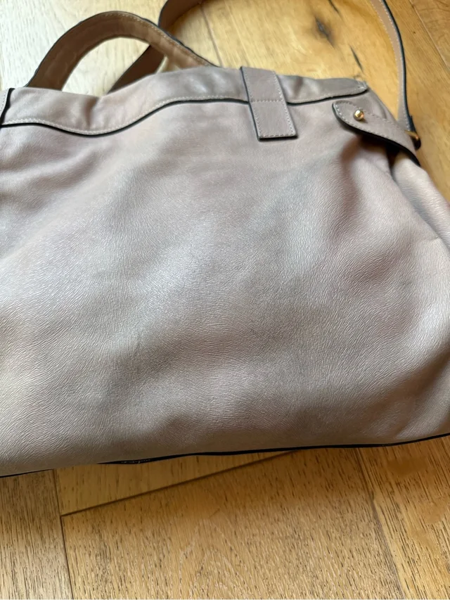 Mulberry Soft Leather Tote In Blush Taupe With Gold Hardware in Taupe Leather from Poshmark, photo 14 of 15
