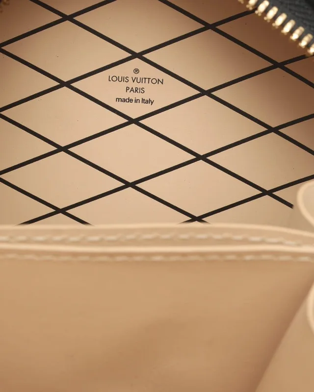 Louis Vuitton Vernis Mini Boite Chapeau Souple Bag from A Retro Tale, photo 7 of 10