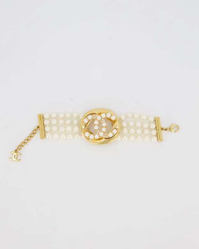 Chanel Pearls and Gold Turnlock Bracelet With CC Logo in Gold from Sellier, photo 4 of 5