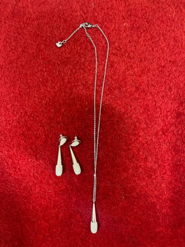 Swarovski cypress pendant necklace and pierced ear rings in Silver from Oxfam Online Shop